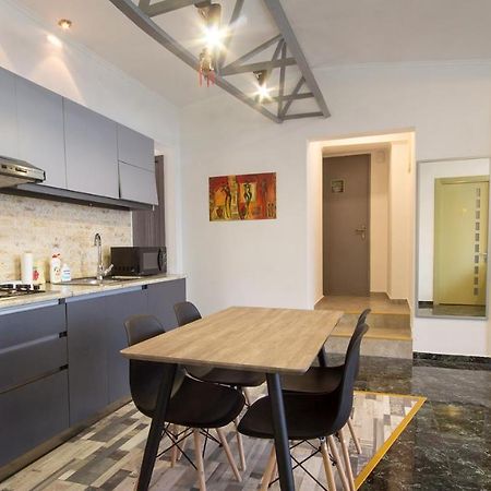 4 Bedroom Apartment On Liberty Square Tbilisi Ngoại thất bức ảnh