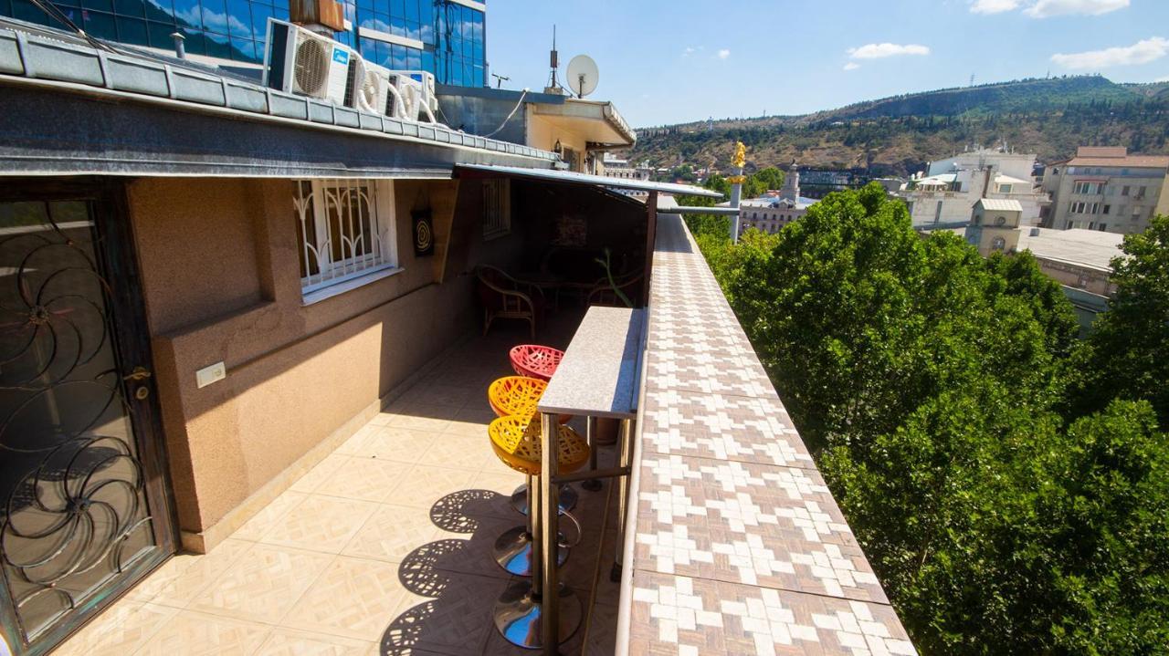 4 Bedroom Apartment On Liberty Square Tbilisi Ngoại thất bức ảnh