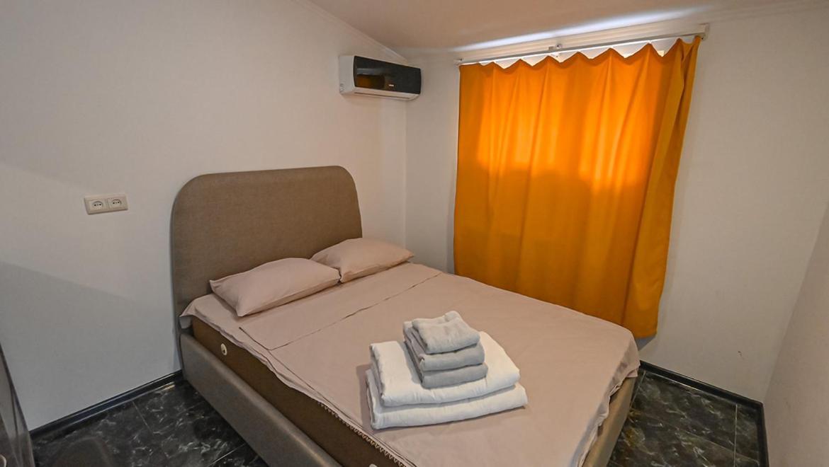 4 Bedroom Apartment On Liberty Square Tbilisi Ngoại thất bức ảnh
