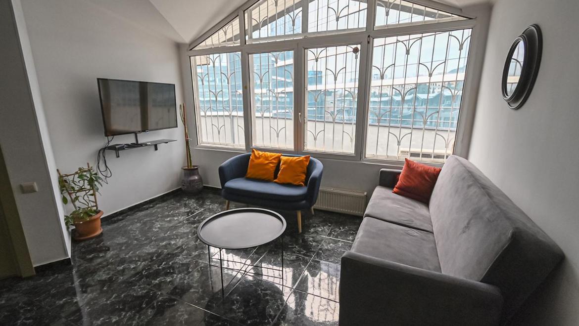 4 Bedroom Apartment On Liberty Square Tbilisi Ngoại thất bức ảnh